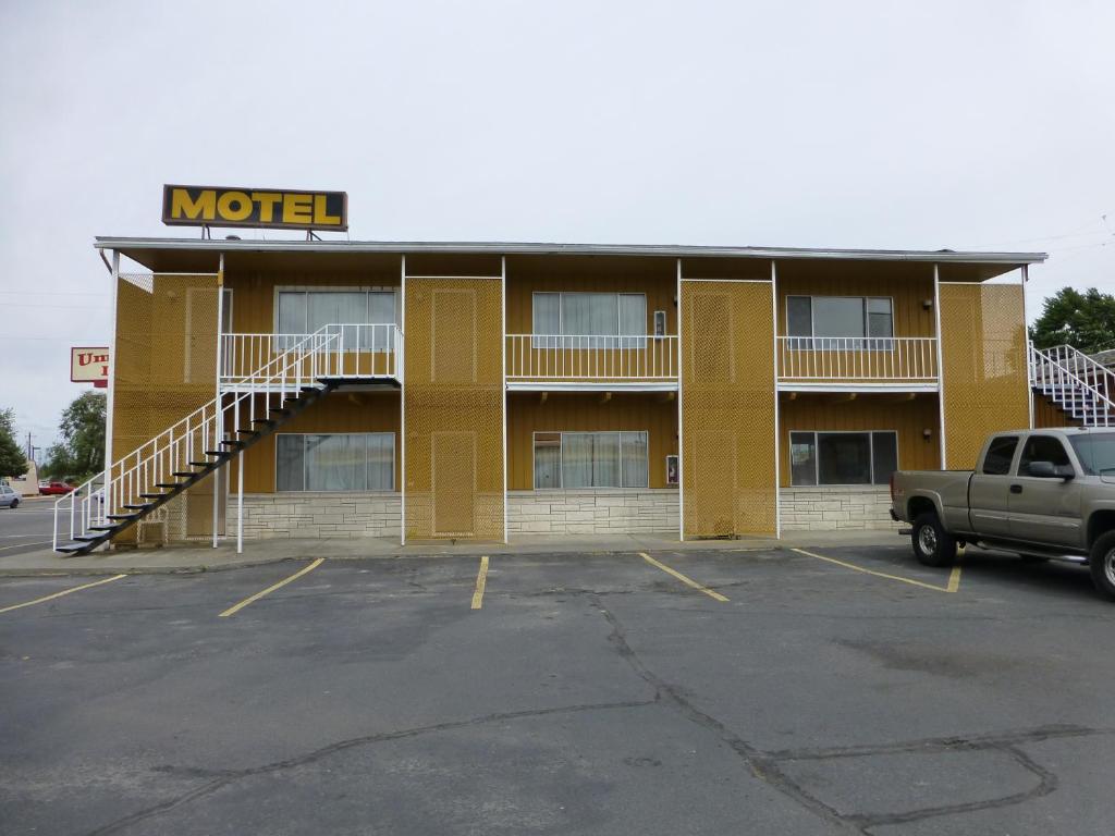 Umatilla Inn & Suites Main image 1